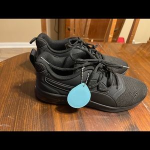 Mens sz 9 tennis shoe Puma